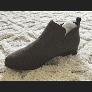 Cute & Comfy Gray Booties (Dr. Scholl’s, “Rate”)